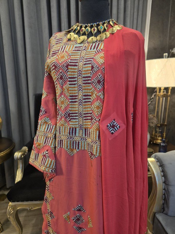 Balochi Mausam doch |Balochi kurta| jalar
⭐Handwork
⭐3 piece
Unstitched
⭐Colour : Coral blush
Length 44 inches
⭐Material: Premium quality Georgette
⭐Cash on delivery across Pakistan
other countries advance payment only.
