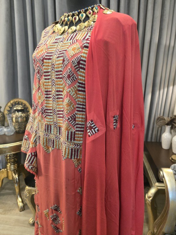 Balochi Mausam doch |Balochi kurta| jalar
⭐Handwork
⭐3 piece
Unstitched
⭐Colour : Coral blush
Length 44 inches
⭐Material: Premium quality Georgette
⭐Cash on delivery across Pakistan
other countries advance payment only.
